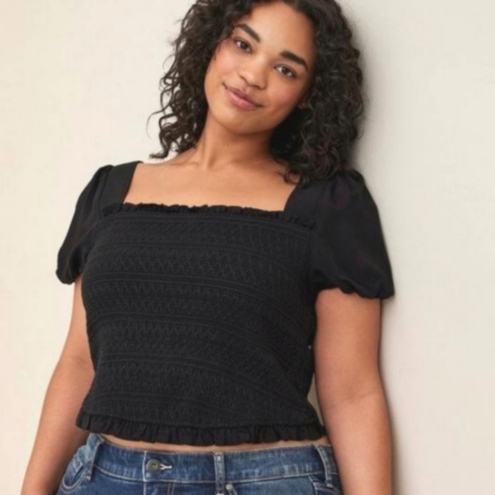 Torrid Top Cropped Challis Smocked Black Puff Sleeve Size 5X 28 NWT